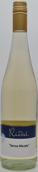 weißer Perlwein direkt vom Winzer an der Mosel.